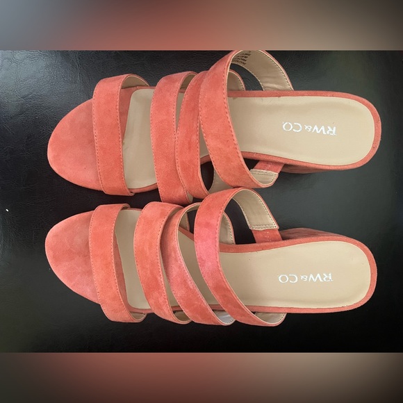 RW&CO. Coral Pink Slip On Heels Size 7.5W - Picture 4 of 5